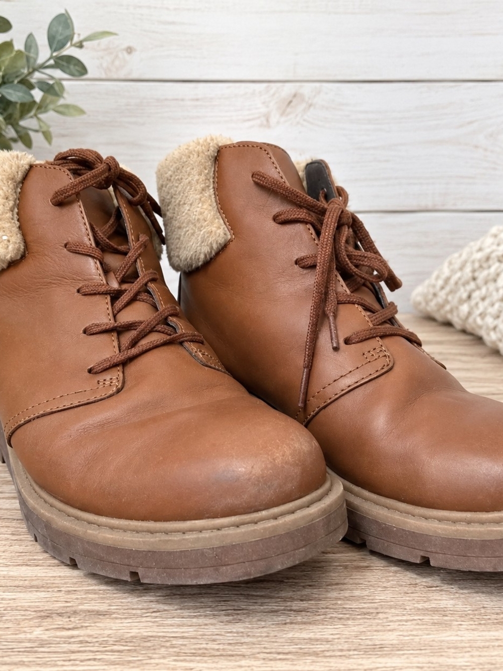 Brown Faux-Fur Collar Lace-Up Women's Ankle Boots